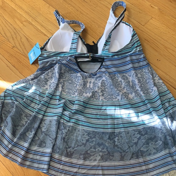 Yonique swimwear - Picture 7 of 7